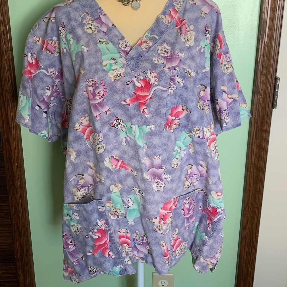 XL scrub set, top is Comfy Cottons. Pants are Greys Anatomy